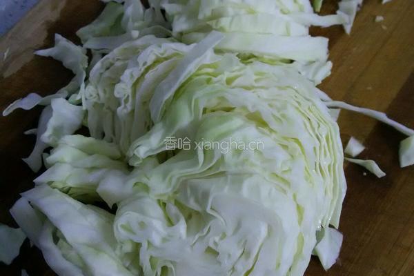 剁椒卷心菜的做法图解2