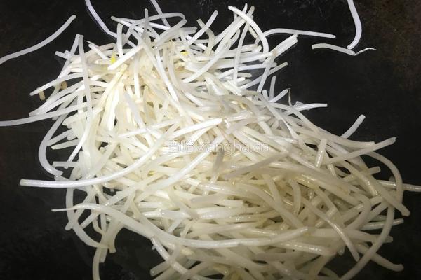豆芽炒韭菜的做法图解3