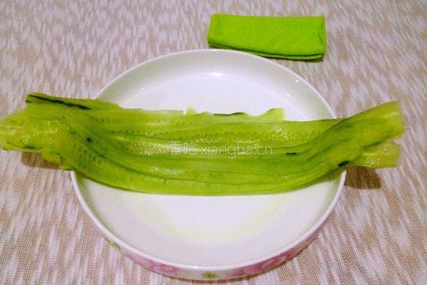彩椒黄瓜卷的做法图解1