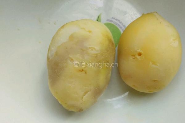 卷心菜土豆饼的做法图解1