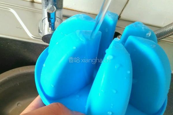 哈密瓜黑米雪糕的做法图解9