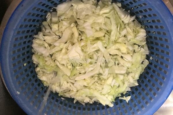 卷心菜炒鸡蛋的做法图解2