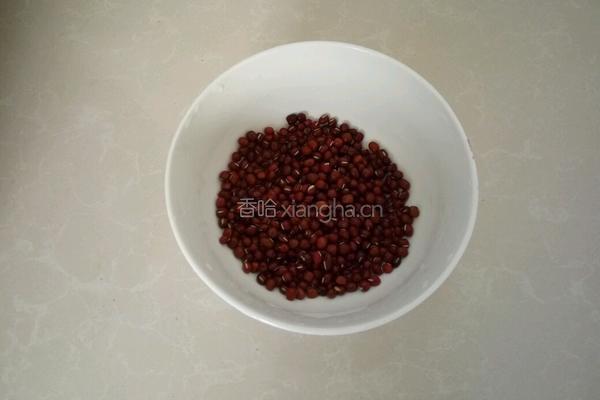红豆粥的做法图解1