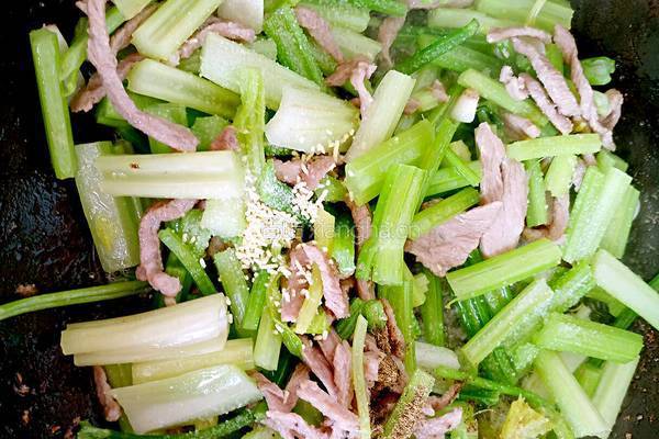 彩椒芹菜炒肉丝的做法图解7
