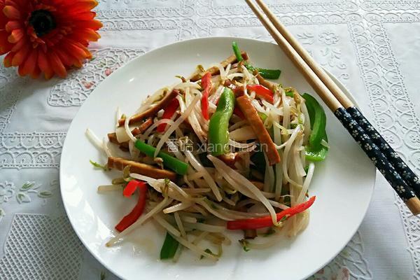 绿豆芽炒豆干的做法图解3