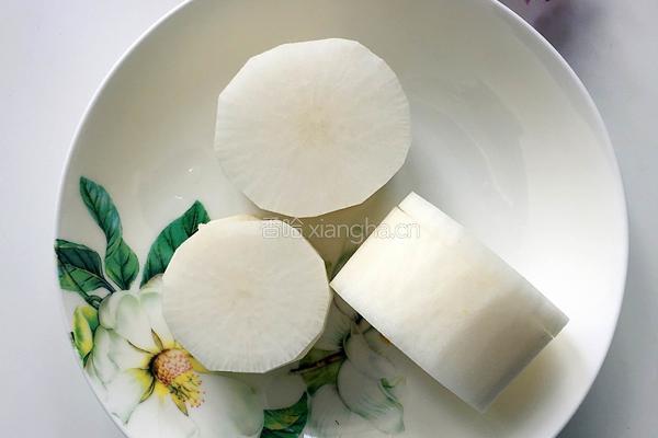 白萝卜蜂蜜盅的做法图解1