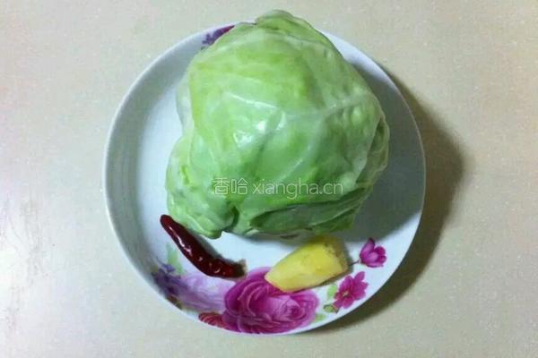 糖醋卷心菜的做法图解1