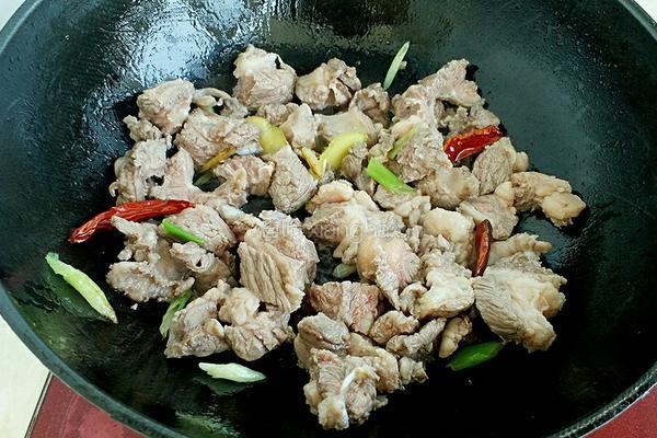 萝卜炖牛肉的做法图解5