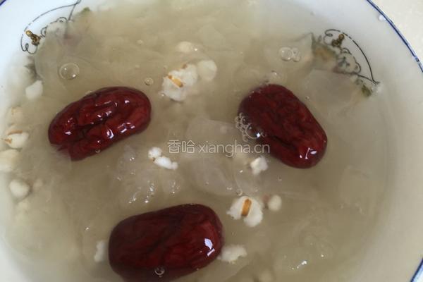 银耳薏米红枣汤的做法图解5