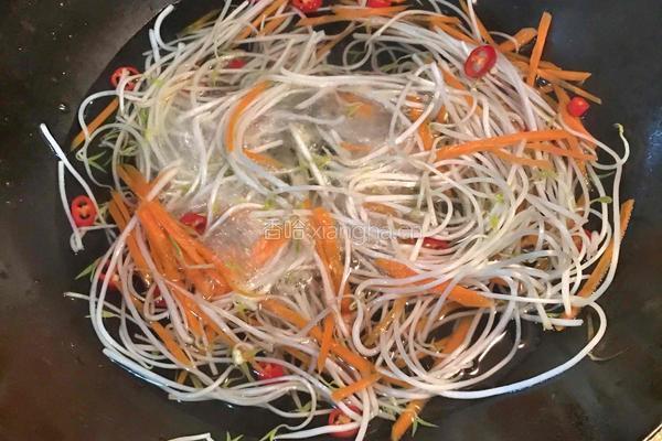 凉拌绿豆芽黄瓜的做法图解3