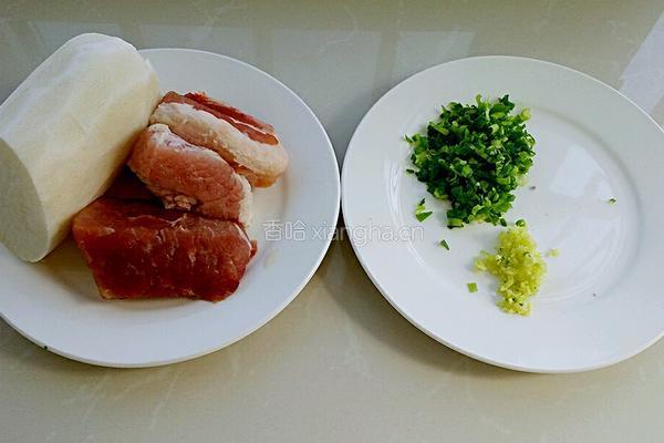 萝卜丝丸子汤的做法图解1