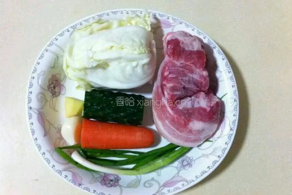 卷心菜肉末炒饭的做法图解1