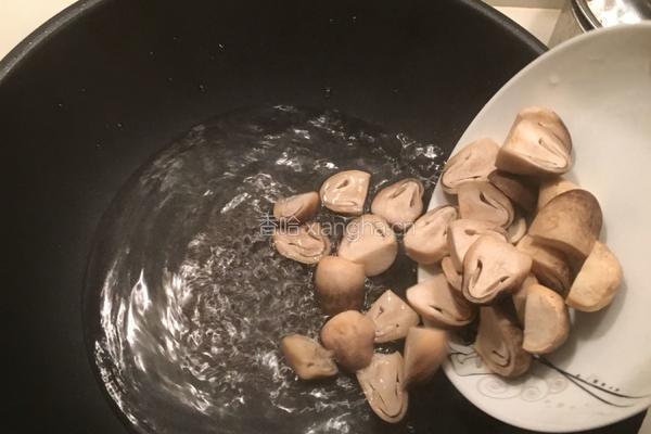 鲜菇炒牛肉的做法图解3