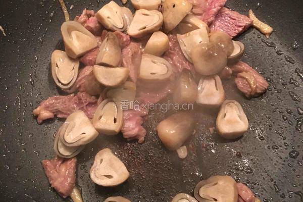 鲜菇炒牛肉的做法图解5