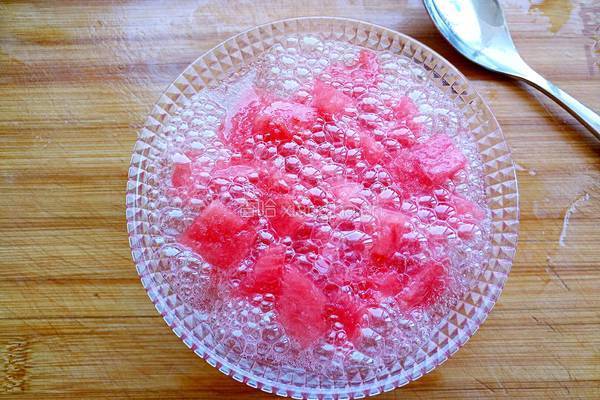 冰镇雪碧水果饮的做法图解7