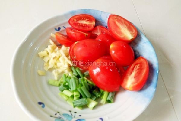  圣女果炖土豆的做法图解2