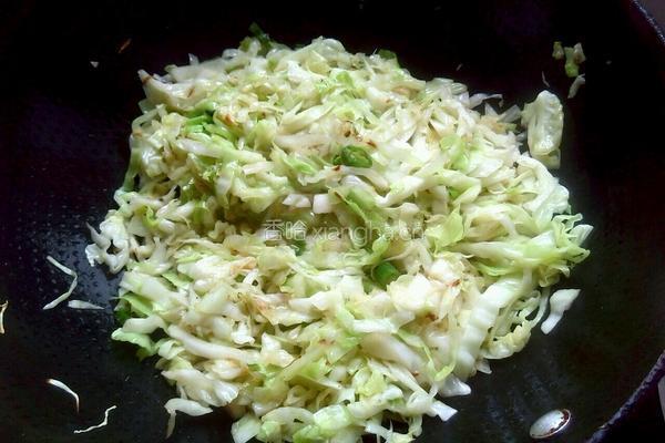 爆炒卷心菜的做法图解7