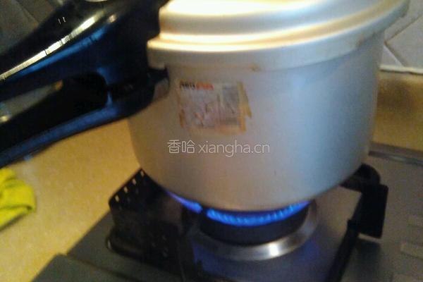肉骨头山药枸杞汤的做法图解4