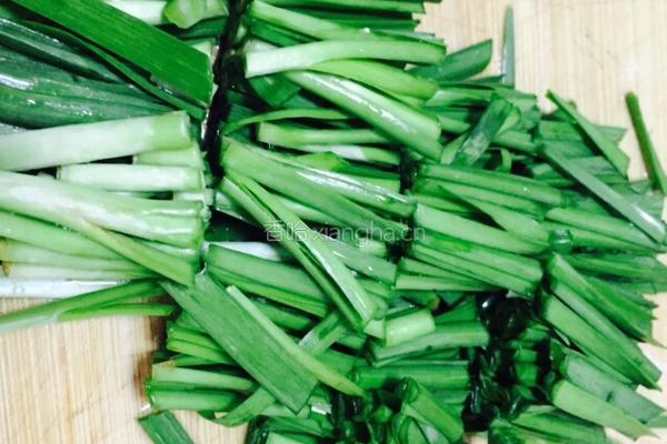 韭菜炒绿豆芽的做法图解3
