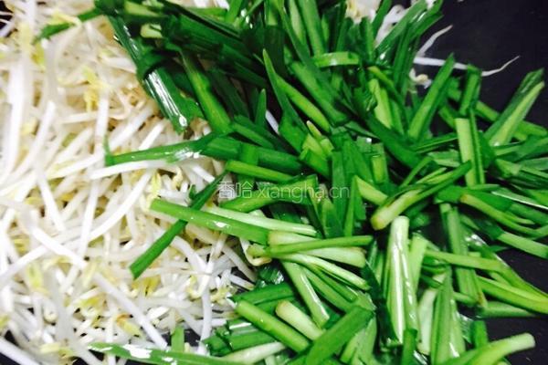 韭菜炒绿豆芽的做法图解5