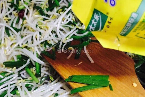 韭菜炒绿豆芽的做法图解7