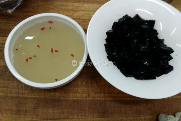 蜜汁龟苓膏的做法图解5