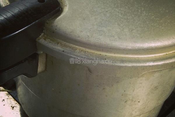 筒骨煲猪肺汤的做法图解3