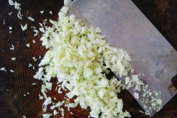 卷心菜素馅蒸饺子的做法图解3