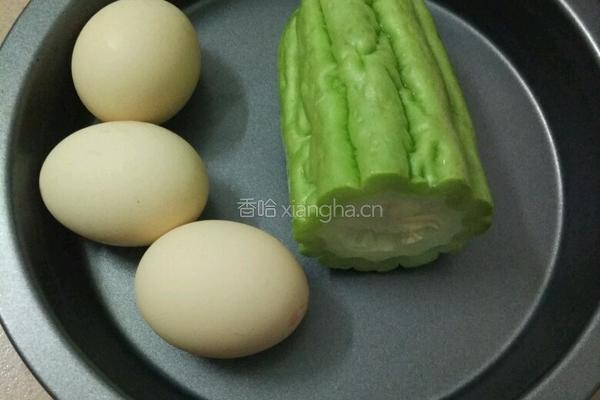 苦瓜煎饼的做法图解1
