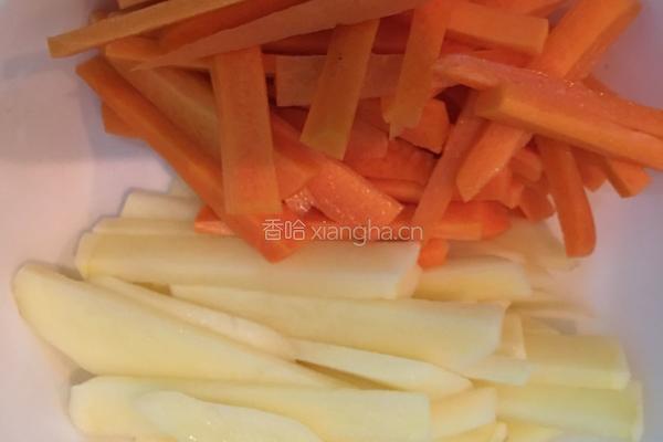 胡萝卜土豆饼的做法图解2