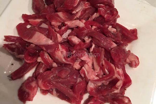 孜然干煸牛肉丝的做法图解1