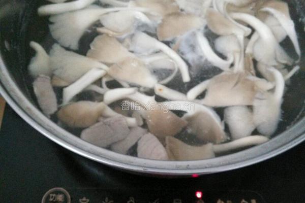 瘦肉平菇汤的做法图解4