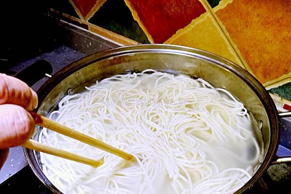 川味麻酱凉面（三人份）的做法图解1