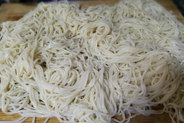 川味麻酱凉面（三人份）的做法图解2