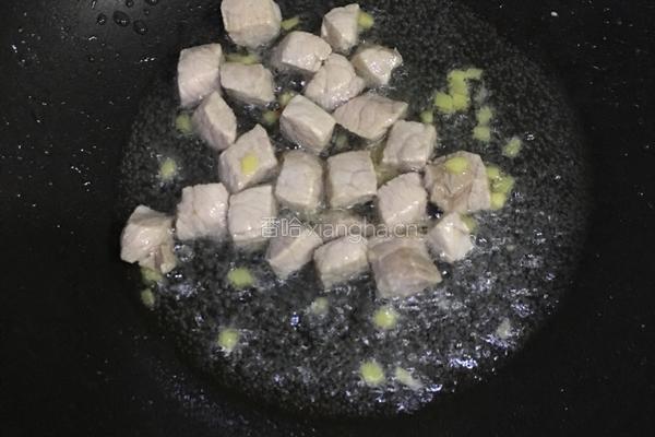彩椒炒鸡腿菇的做法图解4