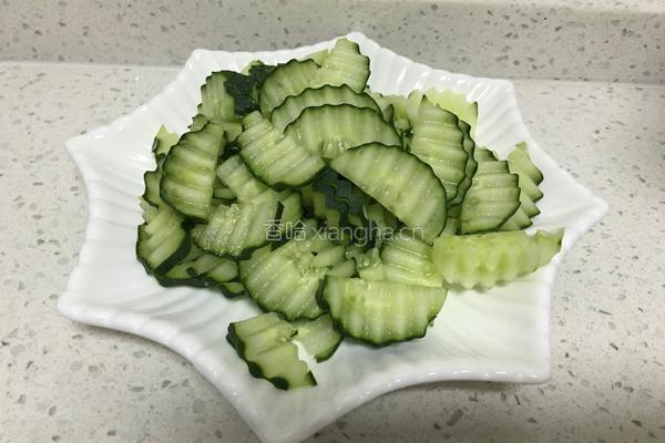 黄瓜炒青椒的做法图解2