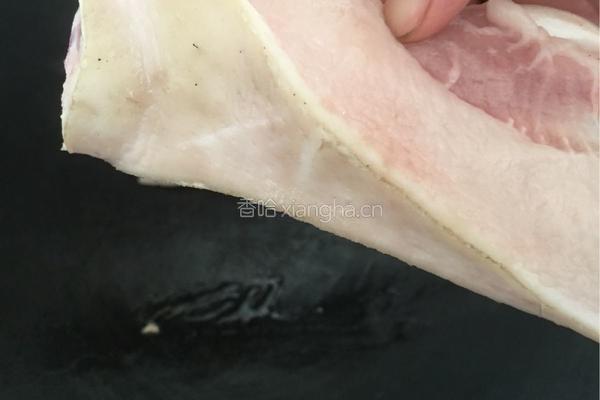 猪尾巴焖花生的做法图解2