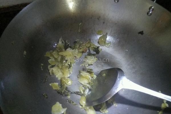 绿豆芽炒咸菜的做法图解4