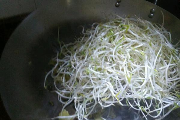 绿豆芽炒咸菜的做法图解5