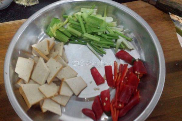 豆干炒腊肉的做法图解3