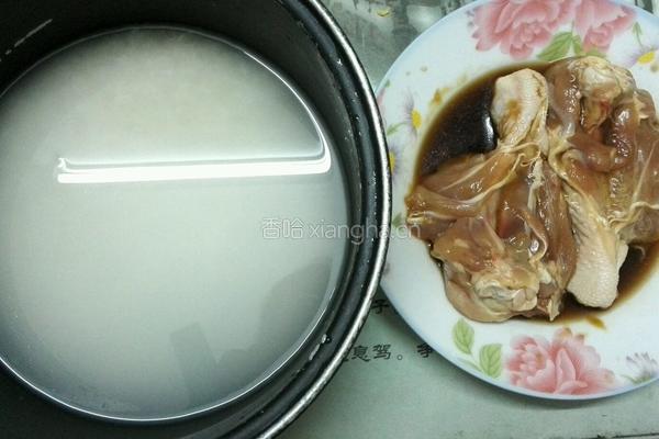 电饭锅鸡腿饭的做法图解1