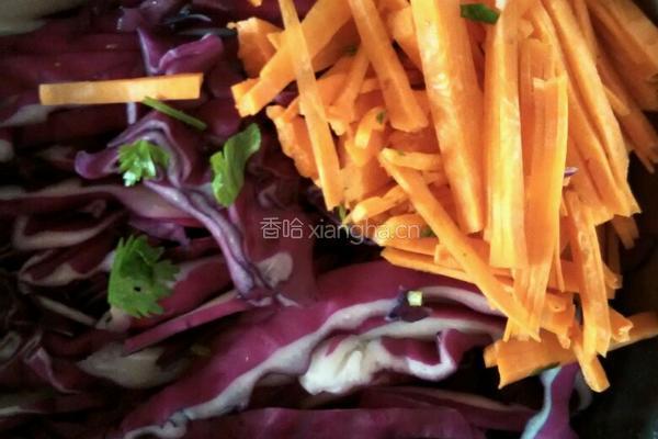 凉拌紫甘蓝的做法图解1