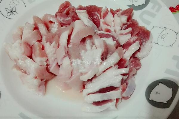 蒜苗小炒肉的做法图解1