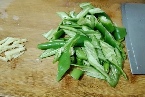 蒜苗小炒肉的做法图解3