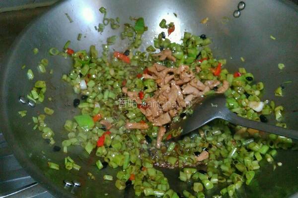 酸脆的空心菜梗炒肉丝的做法图解6