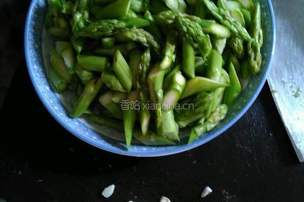 清炒芦笋的做法图解1