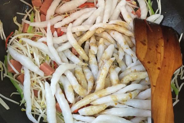 绿豆芽炒粉虫的做法图解8