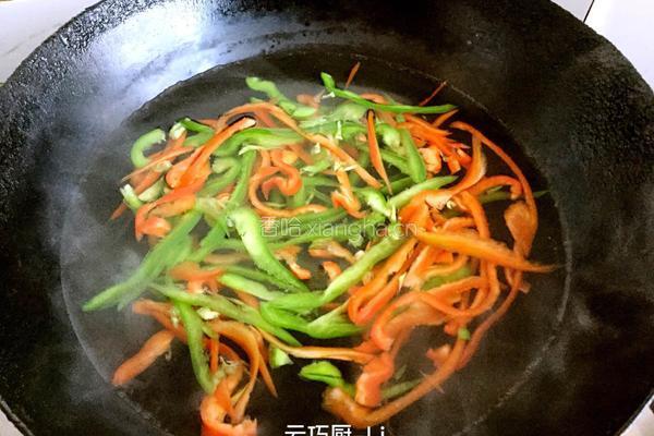 双彩拌金针菇的做法图解4