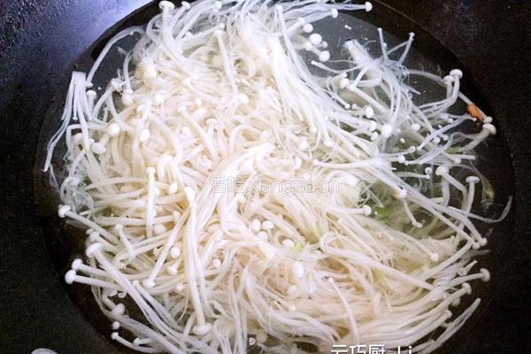 双彩拌金针菇的做法图解5