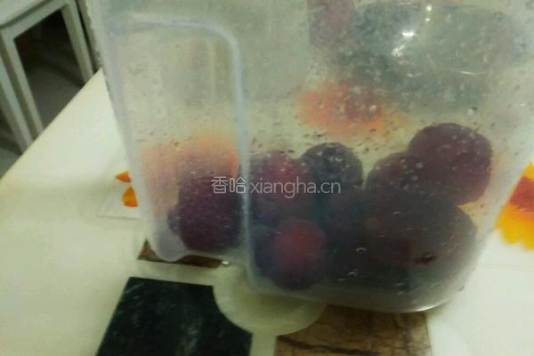 杨梅奶昔的做法图解2